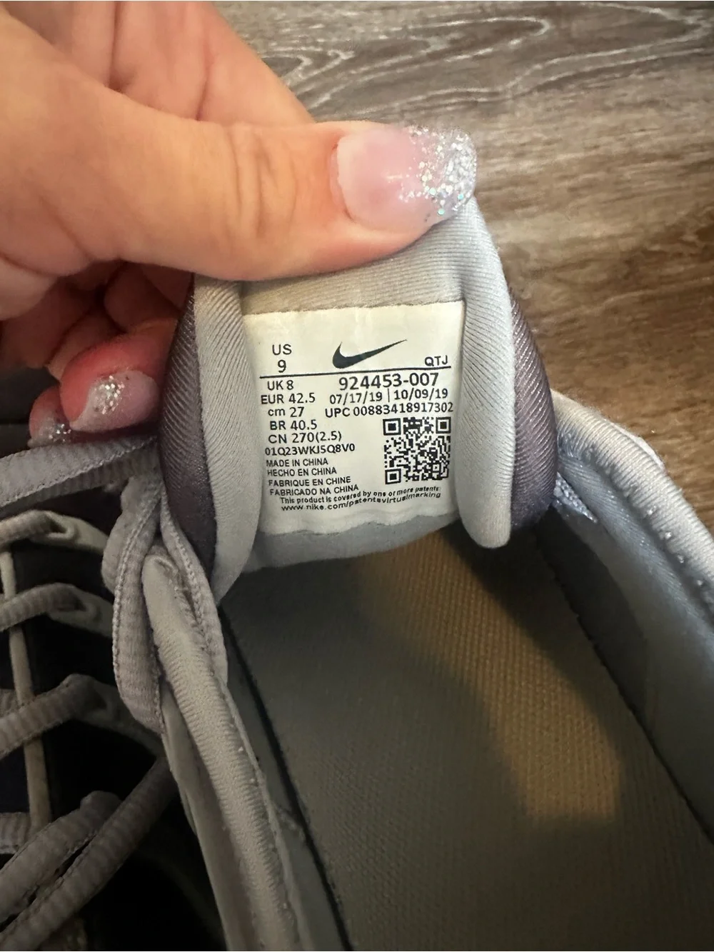 Nike Men’s Black and Light Gray Lace-Up Sneakers Vapor Max Plus S7